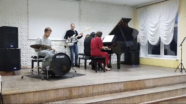 "Puting in the Ritz" (исполняет ансамбль преподавателей) смотреть онлайн