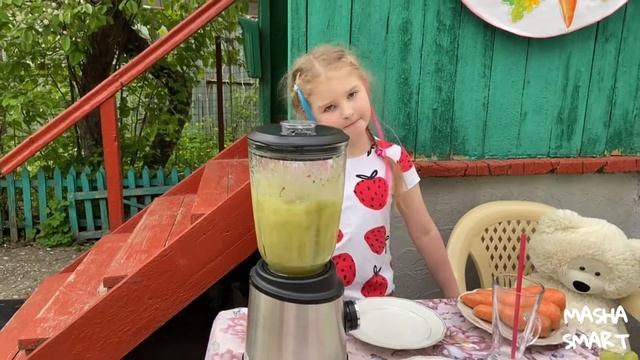 Masha and White Bear in the yummy Fruits and Vegetables dance challenge смотреть онлайн