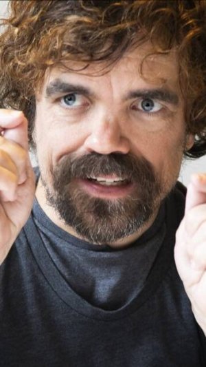 Питер Динклейдж поёт песню "Still going strong". Игра Престолов. FluentPath