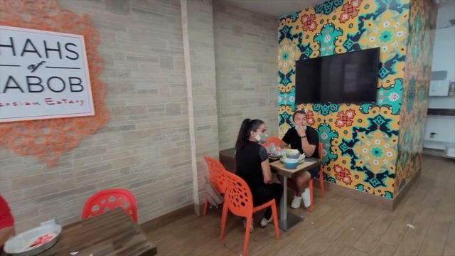 King of the Halal Kabob in Miami: Shahs of Kabob wears the crown. смотреть онлайн