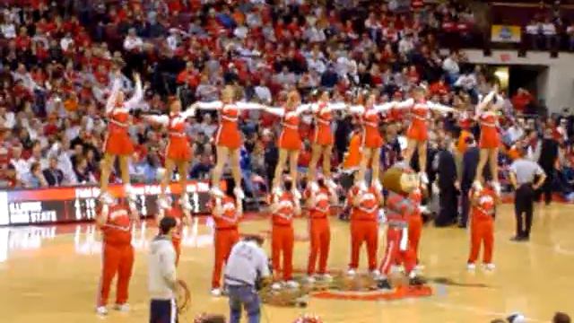 Cheerleading at Ohio State X Illinois basketball game смотреть онлайн