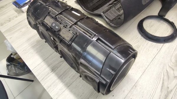 Замена аккумулятора в JBL Boombox