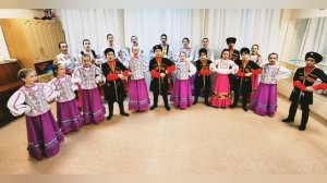 5. Исп. Звонница .Песня На Кубани мы живём. Музыка В. Захарченко, стихи А. Костарева.