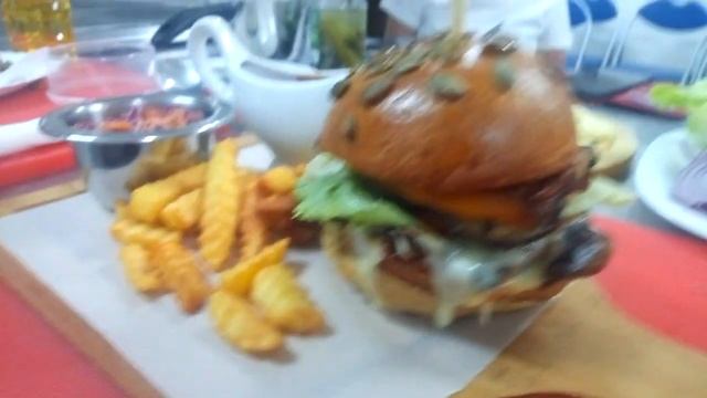 Бургер смотреть онлайн