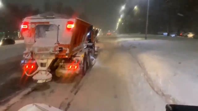 «Снегопад продолжается, а выходных у нас нет». смотреть онлайн