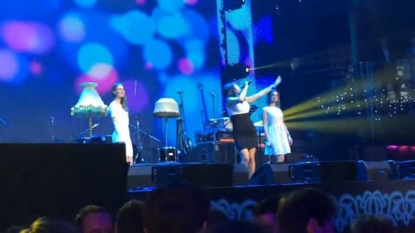 Девчонки на сцене Space - "Звенит январская вьюга"