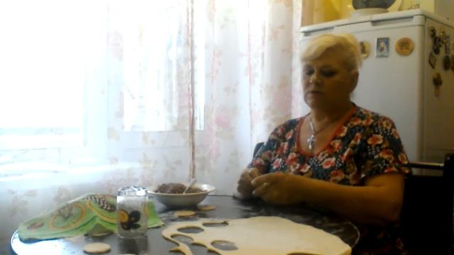 Баба Тата лепит пельменей-мутантов смотреть онлайн
