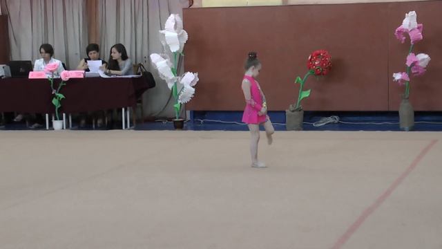 Шульга Єлизавета "Весняні ластівки 2015" г.Чернигов Художественная гимнастика смотреть онлайн