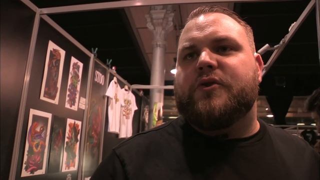 Trois jours d'affilée pour se faire tatouer le dos entier смотреть онлайн