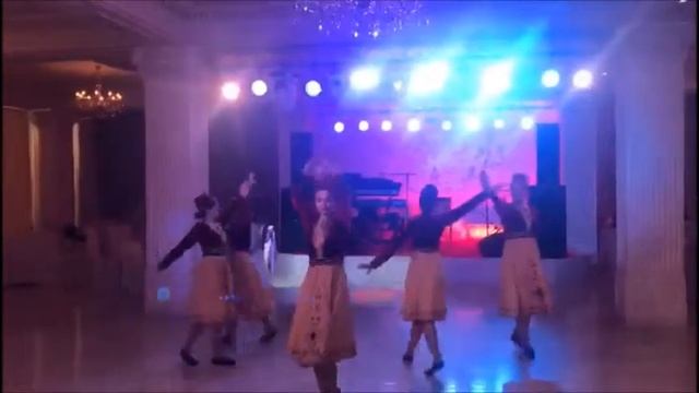 Выступление на свадьбе ансамбля 