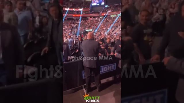 Мераб Двалишвили устроил драку фанатом на арене UFC 310 | FightSpaceMMA смотреть онлайн