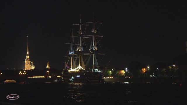 г Санкт-Петербург . Прогулка по ночной Неве. смотреть онлайн