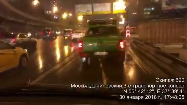 Переместили сломанный автомобиль в безопасное место, освободив проезд на ТТК смотреть онлайн