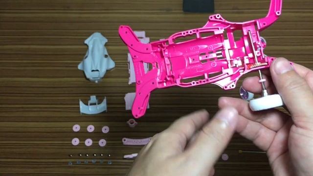 รีวิว Tamiya mini 4WD : Aero Manta Ray White Special смотреть онлайн