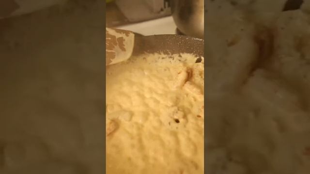 Паста с креветками и сыром Дор блю смотреть онлайн