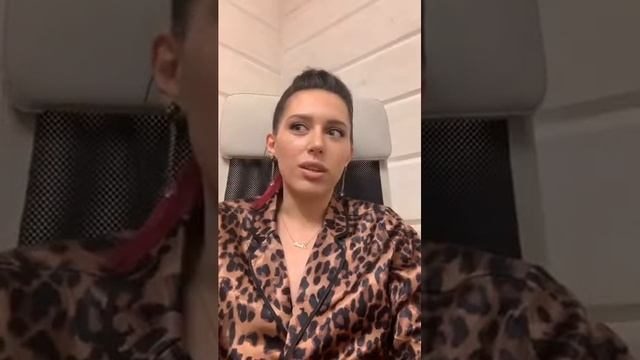Катя Клэп о своей помаде смотреть онлайн