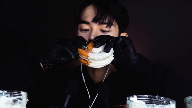ASMR Mukbang 서울 앵무새 퀸아망 초코파이 뽀또 카야 얼그레이 말차 시나몬롤 크림빵 디저트 Cream Bread Dessert Chocolate pastry смотреть онлайн