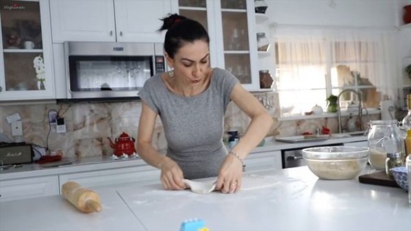 Շերտավոր Խմորով Ընկույզով Գաթա - Gata Recipe - Heghineh Cooking Show in Armenian