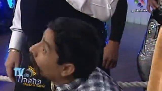 CESSY CASANOVA VS JJ PANCHO EL MACHO CHISTES (REVANCHA) TV DE NOCHE 2012.VOB смотреть онлайн