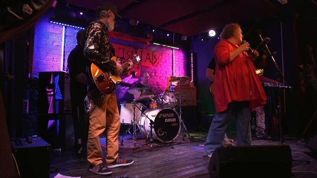 09. Пока не рухнуло небо – Женщина с Бородой в Бродячей Собаке 15 сентября 2024