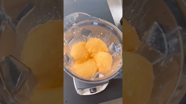 ORANGE SMOOTHIE BOWLthe perfect summer cool down!🍊#orange #frozenorange #smoothie #food #foodie смотреть онлайн