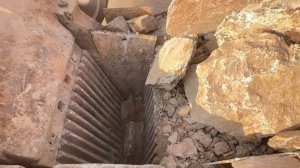 Строительство, дробление щебёнки