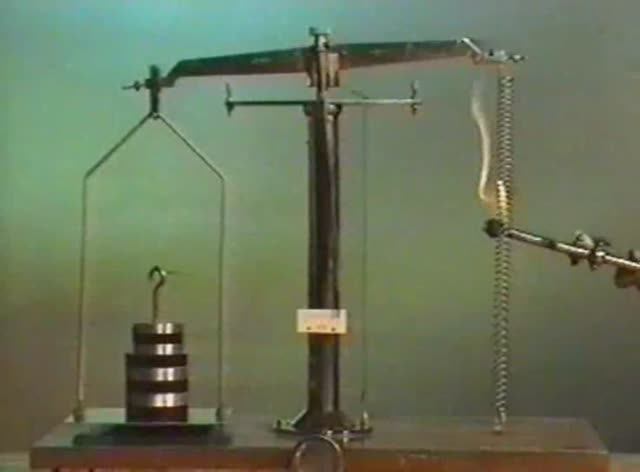 Физика. Опыты. Механика сплошных сред. Зависимость упругих свойств от температуры смотреть онлайн