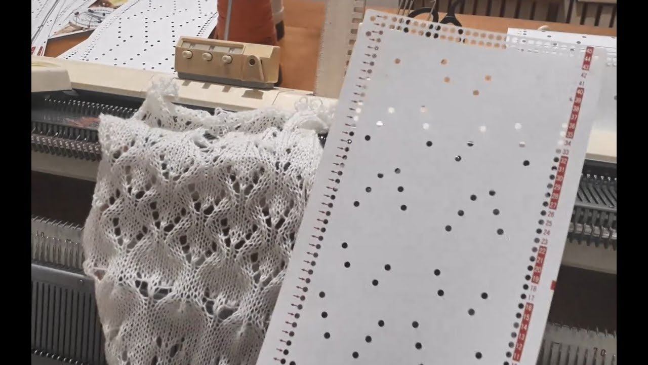Вязание ажура на вязальной машине Бразер по перфокарте от машины Сильвер смотреть онлайн