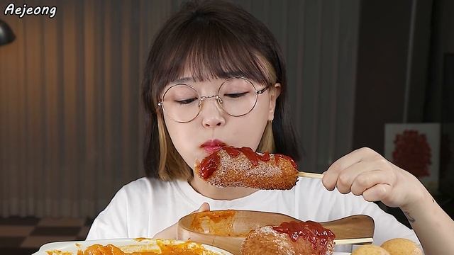 제대로 꾸덕한 로제파스타🧡 핫도그 먹방 WIDE NOODLES ROSE PASTA & CORN DOGS MUKBANG смотреть онлайн