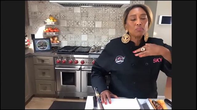 Filet Mignon Steak Tacos with Barbara “Sky” Burrell from Sky’s Gourmet Tacos | Monday, September 14 смотреть онлайн