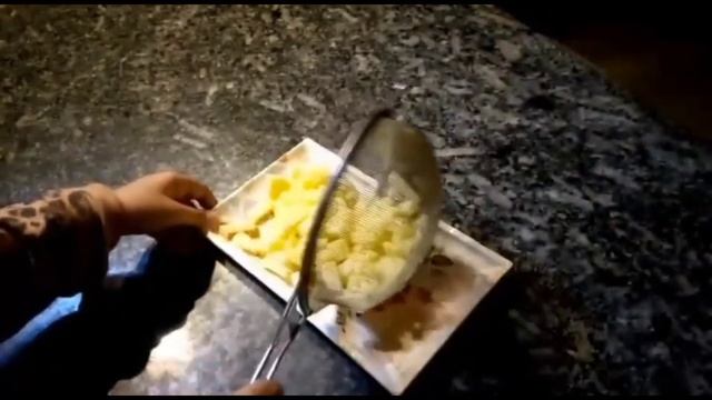 PATATO STICK WITH KETCHUP|sam's table смотреть онлайн