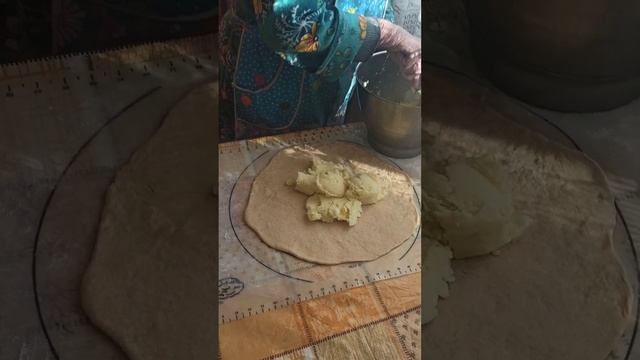 "Гуцульські КНИШІ",неймовірна смакотааа за давнім рецептом.Готує МАМА. смотреть онлайн