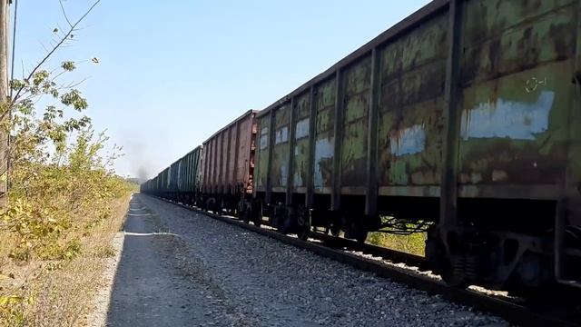 Тепловоз 4ТЭ10с-0001 с грузовым составом смотреть онлайн