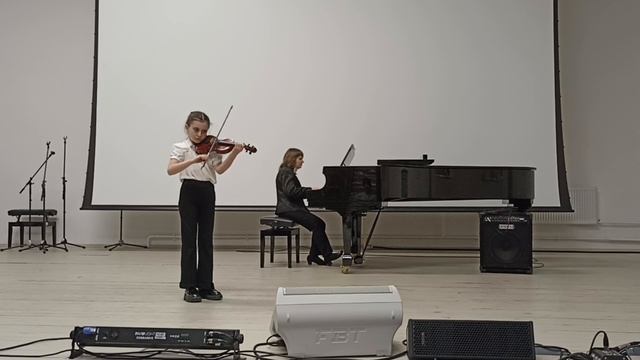 Э. Джениксон. Танец a - moll (исполняет уч. 3 кл. Богачук Анна) смотреть онлайн