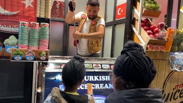Самый смешной продавец мороженого в Стамбуле