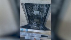 Посудомоечная машина Hotpoint HIS 1D67 - это надежное и удобное решение для вашей кухни