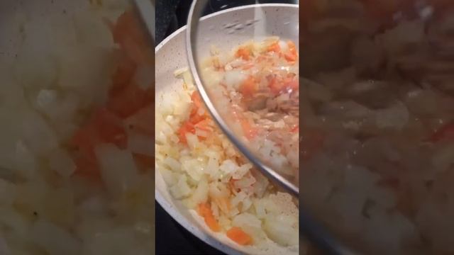 Вот здесь готовлю восхитительный завтрак, будет хорош и на ужин смотреть онлайн