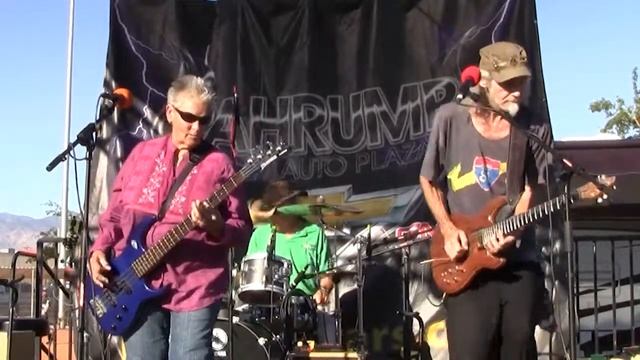 Hippy Karl & the Flat Earth Rangers band - Chuck Berry - Nadine смотреть онлайн