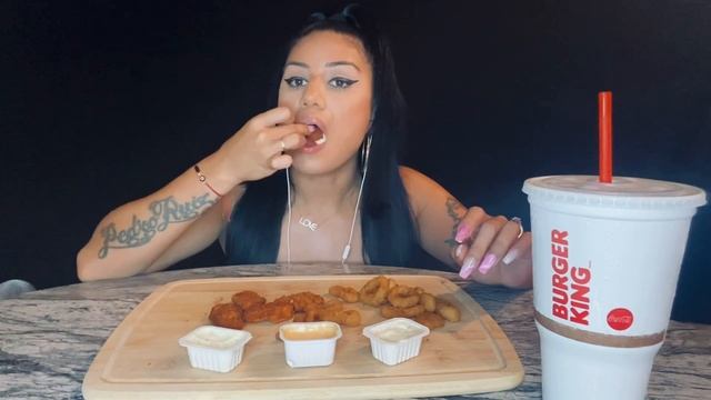 ASMR BURGER KING GHOST PEPPER NUGGETS (EATING SOUNDS) MUKBANG NO TALKING 먹방 SHEEATSASMR смотреть онлайн