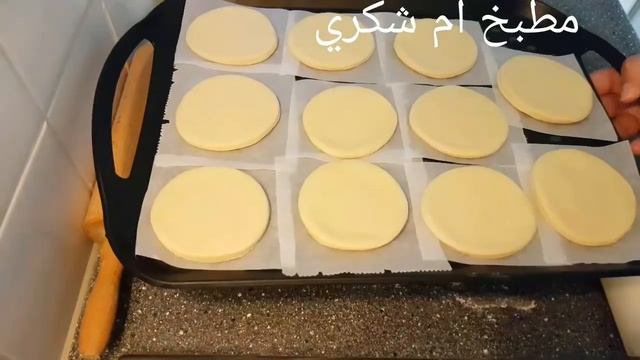 Beignets/donuts
فطائر بكريمة الشوكولاتة/بريوش خفيف مثل القطن/فطائر حلوة/بيني او البيني/كرص خفيف смотреть онлайн