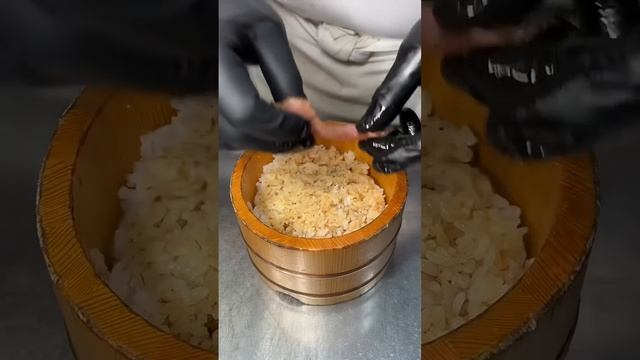 К лучшему японскому обеду маваси из говядины стоит очередь каждый день 😋 смотреть онлайн