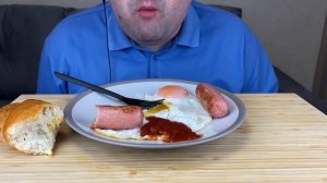 ASMR MUKBANG BREAKFAST FRIED EGGS WITH SAUSAGES (EATING SOUNDS) EATING SHOW *NO TALKING*