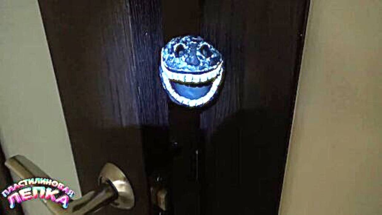 Монстр из Роблокс ДВЕРИ 2 смотреть онлайн