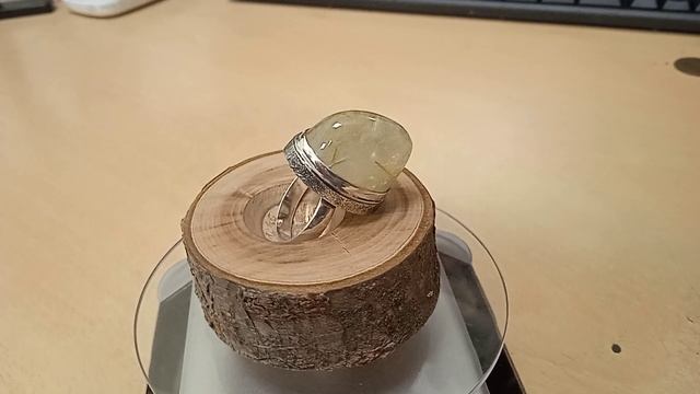 Серебряное кольцо с кварцем-"волосатиком". смотреть онлайн