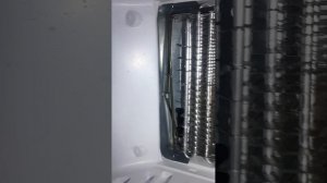 Намерзает дно морозильной камеры холодильника Samsung. Замёрз забился дренаж.