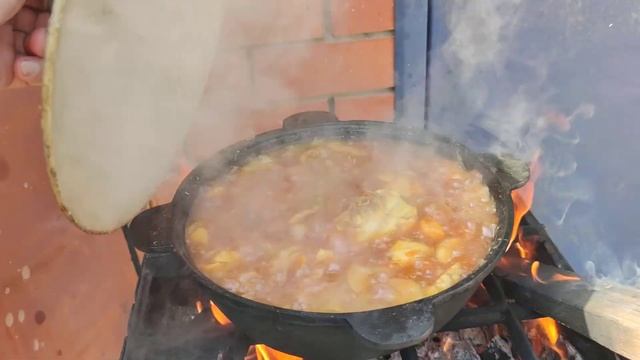 Варю борщ в казане. смотреть онлайн