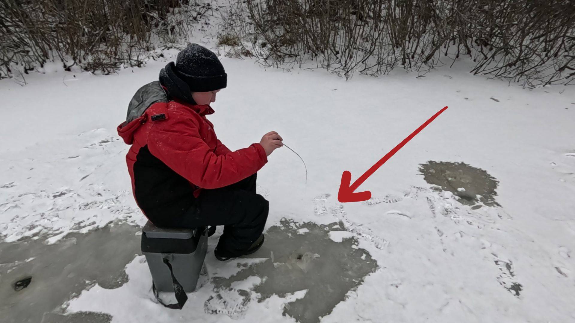 Рыбалка на льду 2025 ЗИМНЯЯ РЫБАЛКА С СЫНОМ! смотреть онлайн