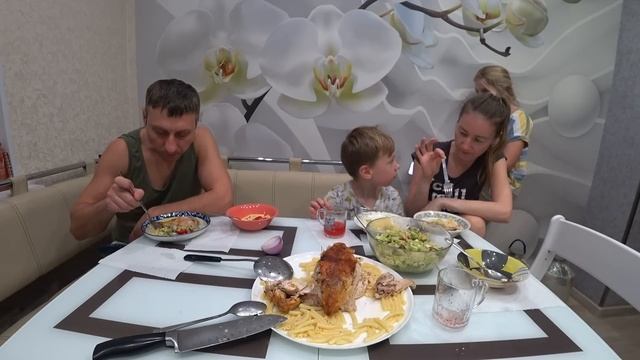МУКБАНГ КУРИЦА С МАКАРОНАМИ | MUKBANG CHICKEN WITH MACARONI #StepFamily #mukbang #chicken #macaroni