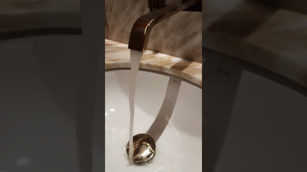 Туалет в ТЦ Dubai Mall смотреть онлайн