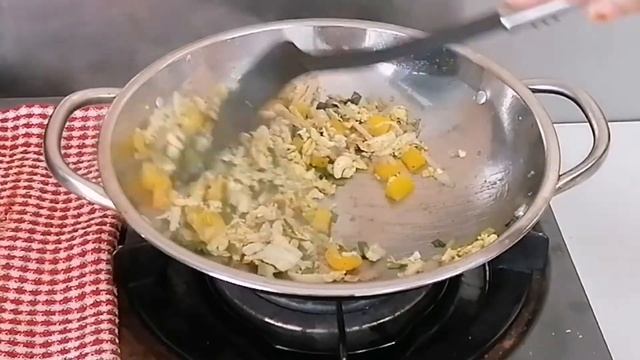 Thai Pineapple Fried Rice | Fried Rice With Chicken | Kao Pad Sapparod смотреть онлайн